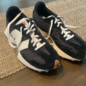 Good used condition New Balance 327 women’s size 8. Black and white